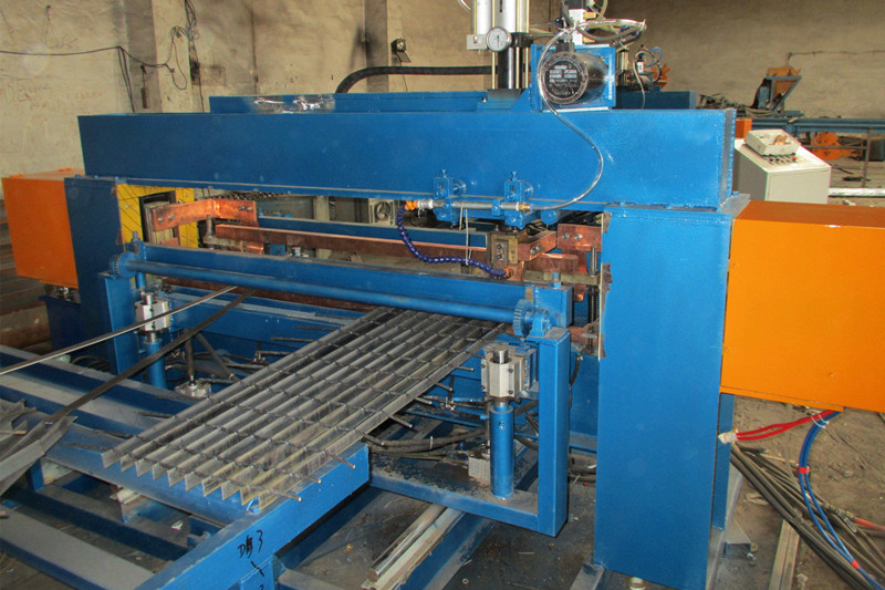 機(jī)器焊接鋼格柵