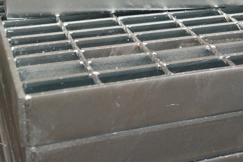 修補好的熱鍍鋅鋼格板